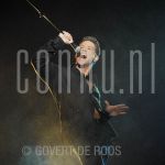 24-02-2004 Danny de Munk at studio in Amterdam.

[keywords]Posed, Half Length, Singing[/keywords]